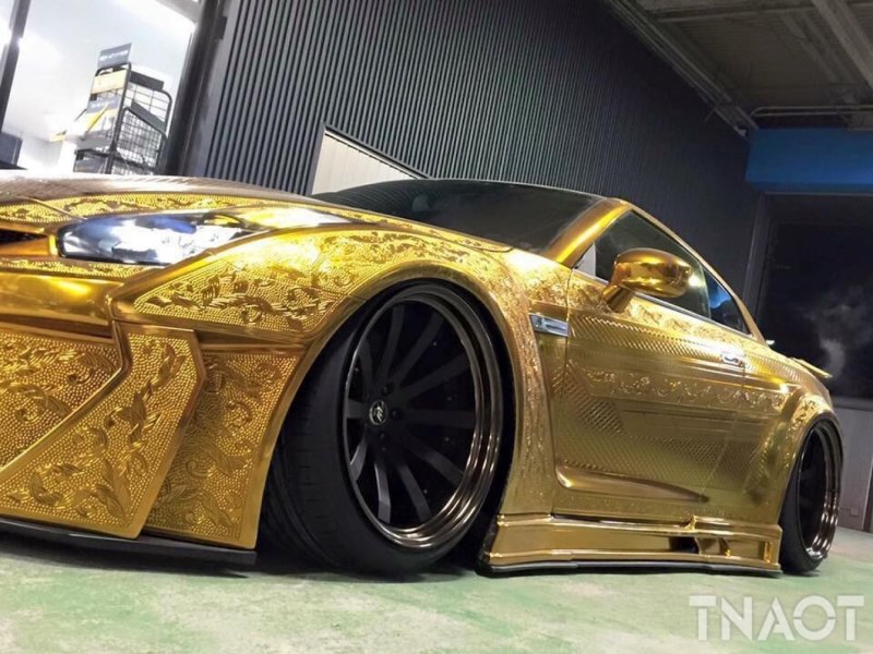 Nissan GTR 21 золотой