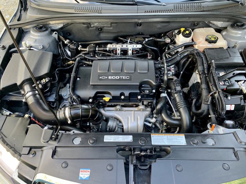 Chevrolet Cruze моторный отсек