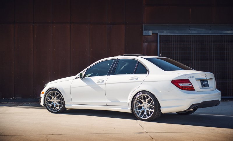 Мерседес c250 белый