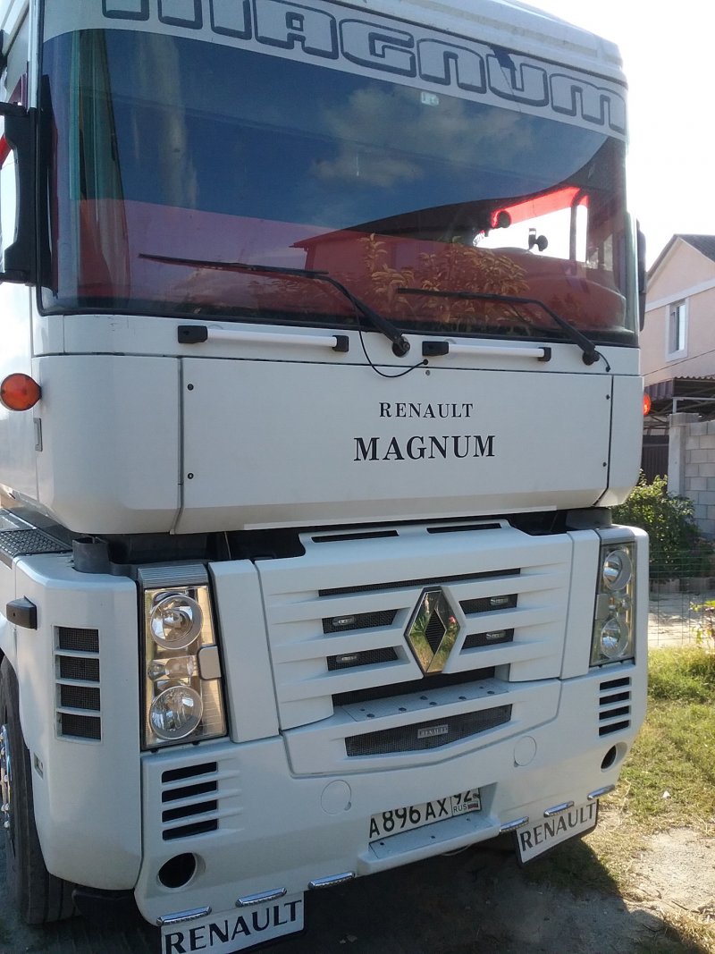 Рено Магнум кабина
