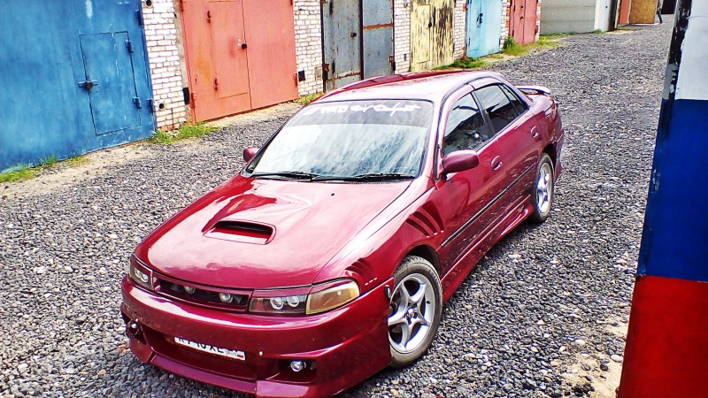 Toyota Carina красная