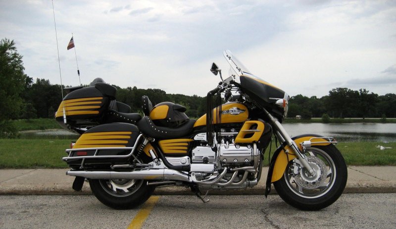 Honda Valkyrie 1800 Бэтвинг