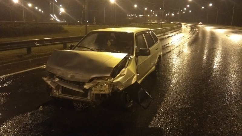 Митсубиси Лансер 10 в кювете