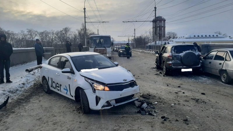 Разбитая Лада Гранта ночью