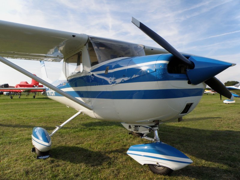Самолета Cessna f150m