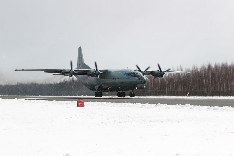 АН-12 грузовой люк
