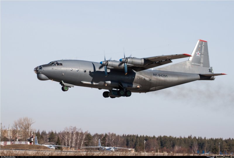 Самолет АН