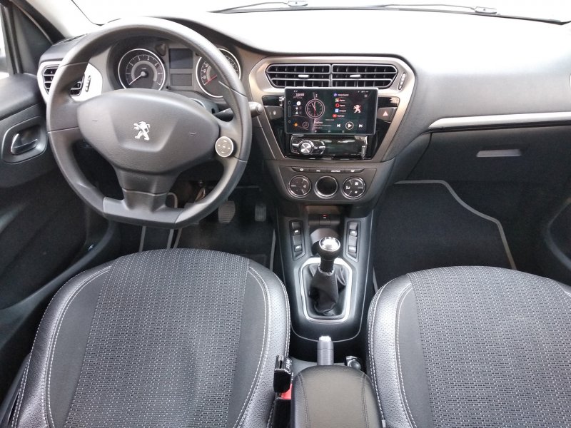 Peugeot 301 внутри
