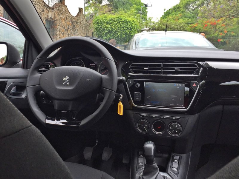 Peugeot 301 2013 Interior