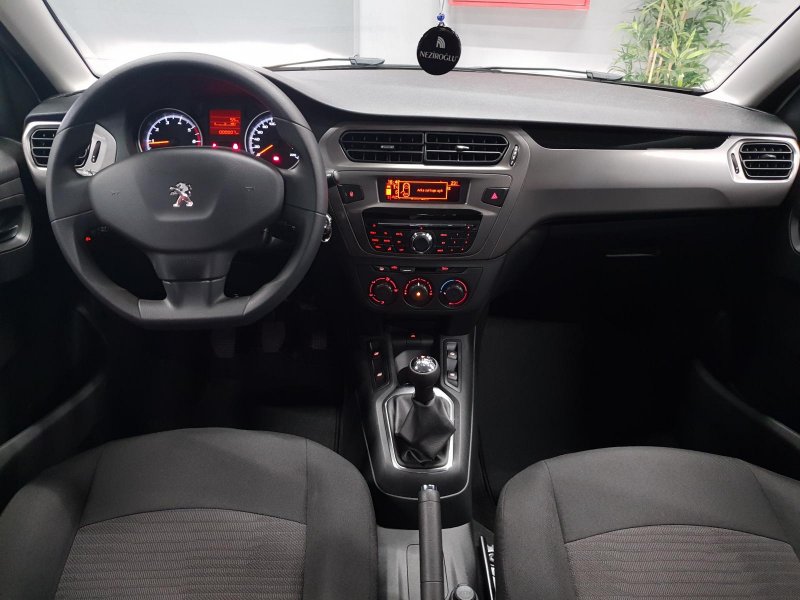 Peugeot 301 интерьер