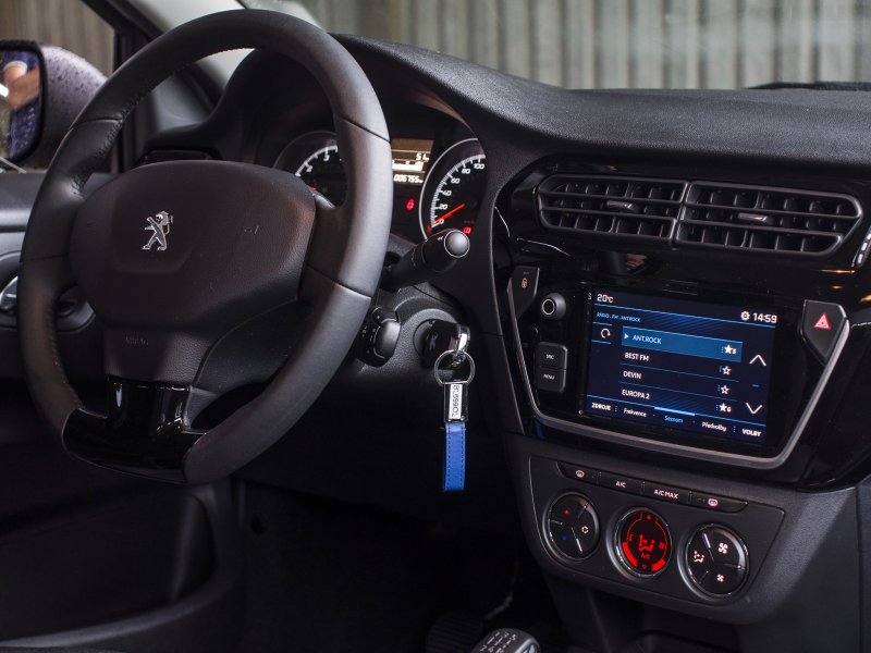Peugeot 301 2014 салон