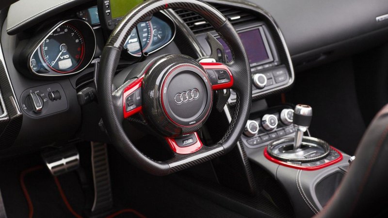 Audi r8 v10 Spyder салон