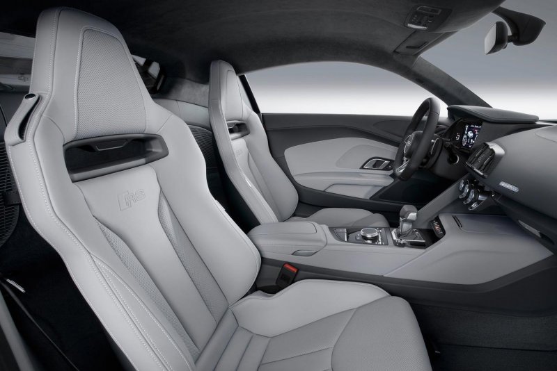 Audi RSQ 8 салон