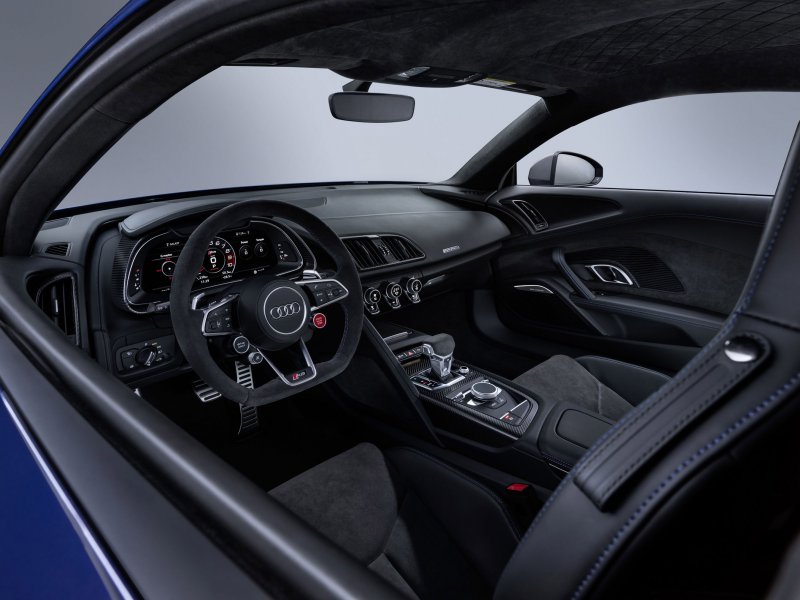 Audi r8 v10 Spyder салон