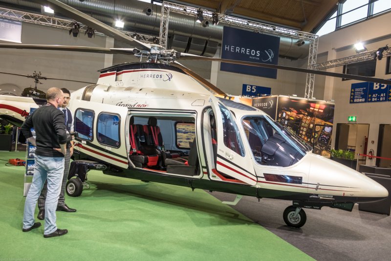 Bo-105 кабина пассажирский