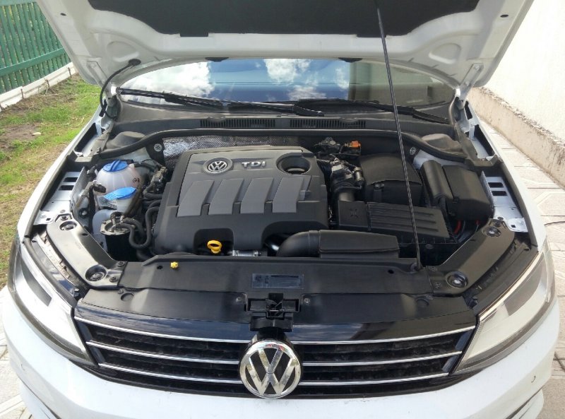 Volkswagen Jetta 5 1.6 под капотом