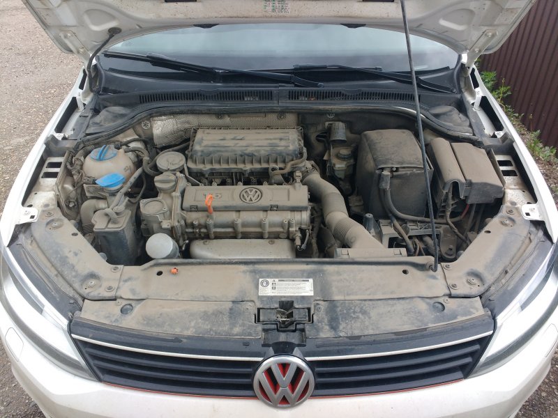 Volkswagen Jetta 5 1.6 под капотом