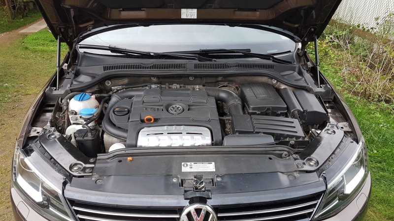 Jetta 5 BSE открытый капот