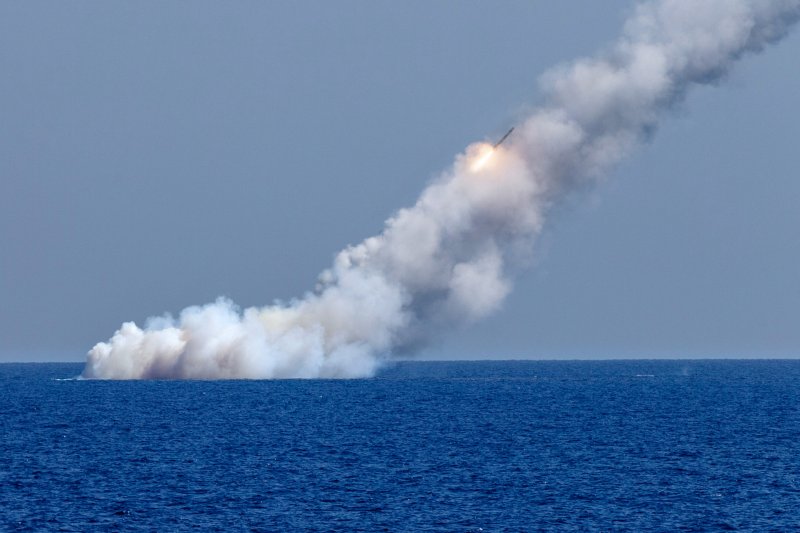 Пуск крылатой ракеты Калибр