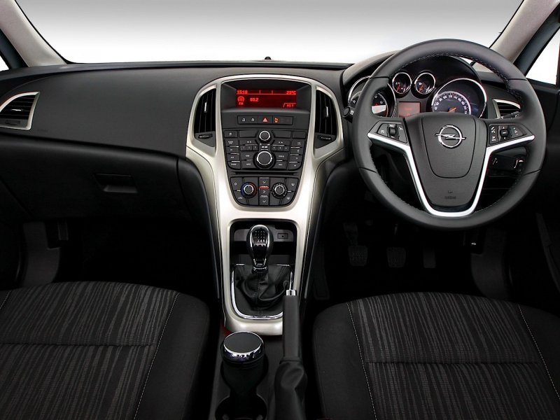 Opel Astra 2012