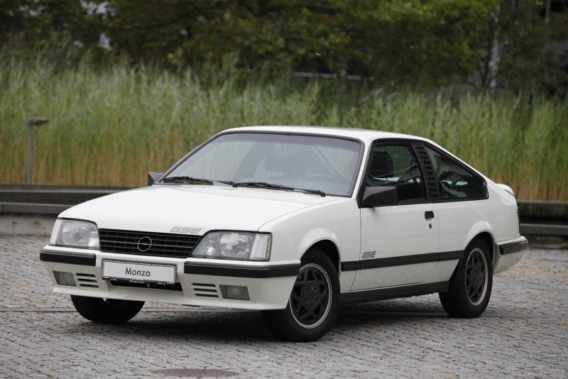 Машины Opel Monza GSE 1982