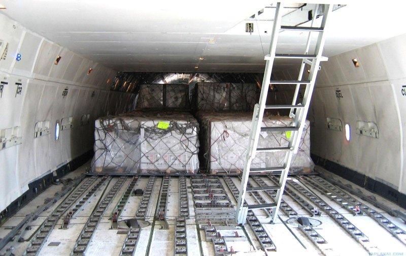 Боинг 747 багажный отсек