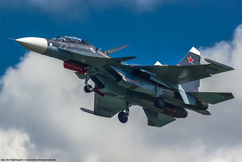 Многоцелевой истребитель Су-30