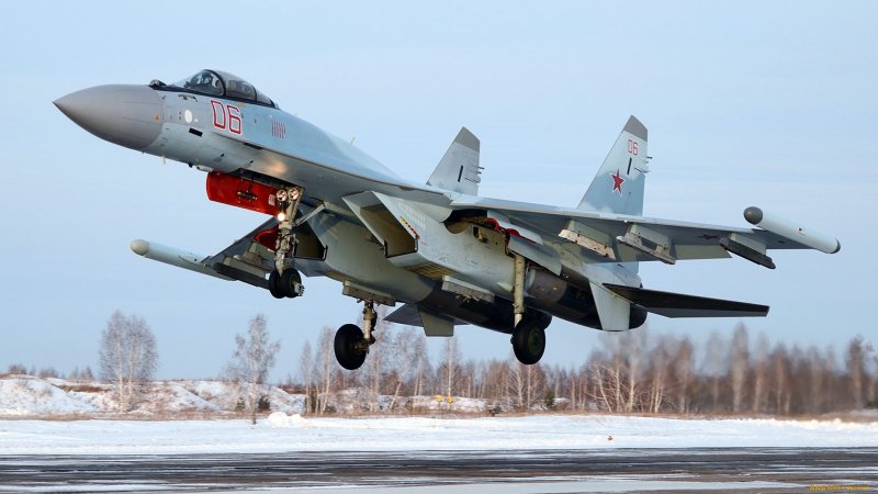 Истребитель Су-35