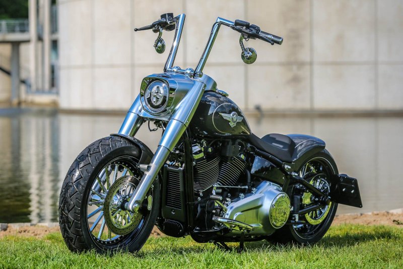 Мотоцикл Harley Davidson чоппер