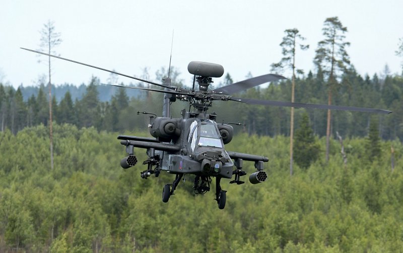 АН-64 Апач на полигоне
