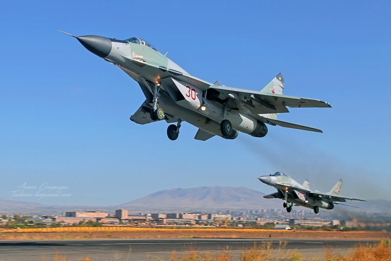 Военный самолет миг 29