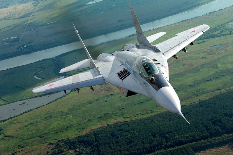 Истребитель-бомбардировщик миг-35