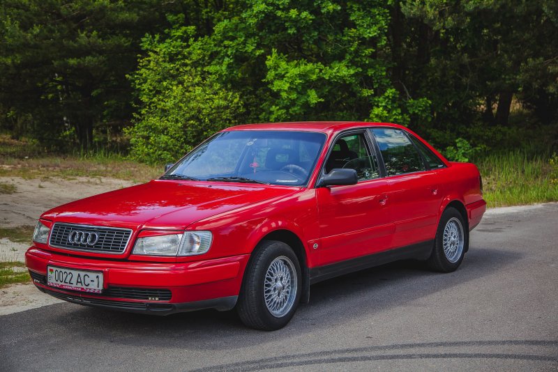 Audi 100 c4 красная