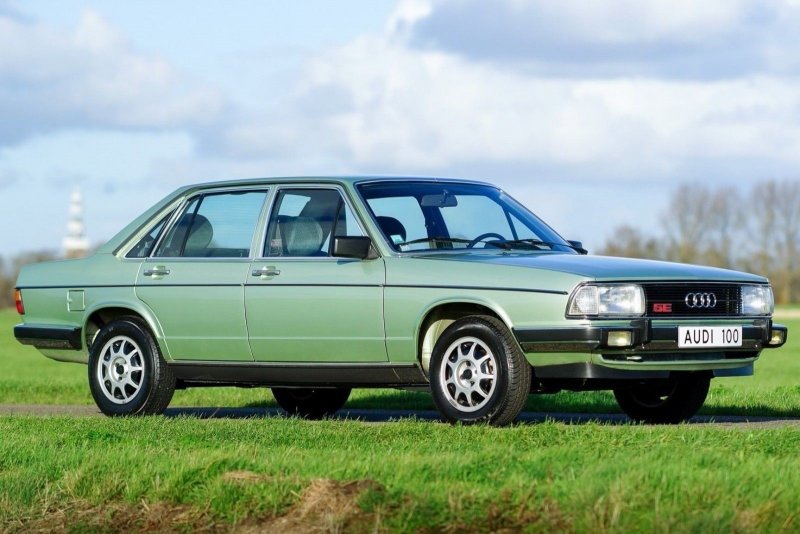 Audi 100 c2