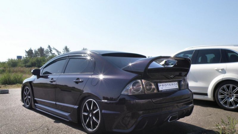 Honda Civic 8 седан в обвесе