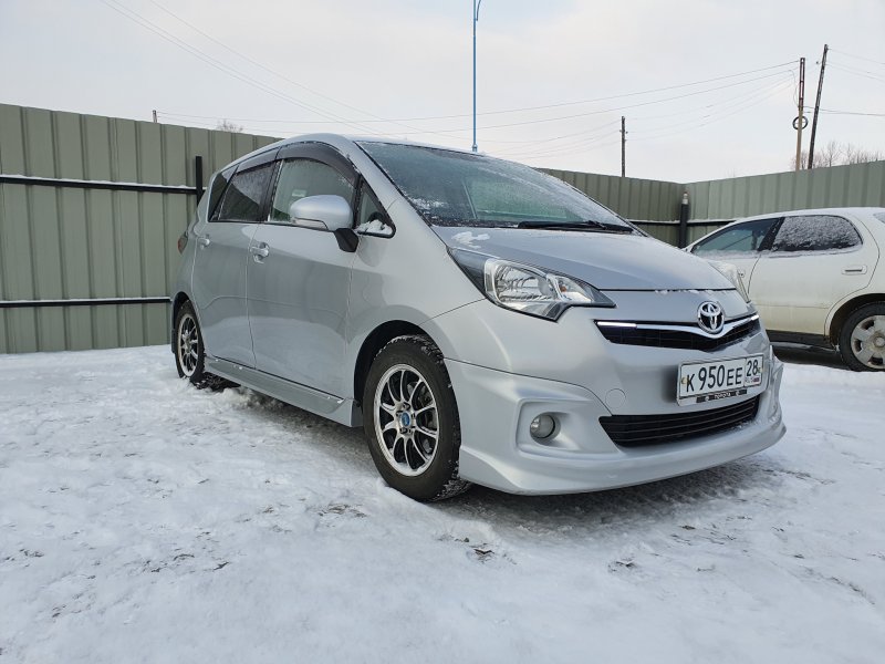 Toyota Ractis 2010
