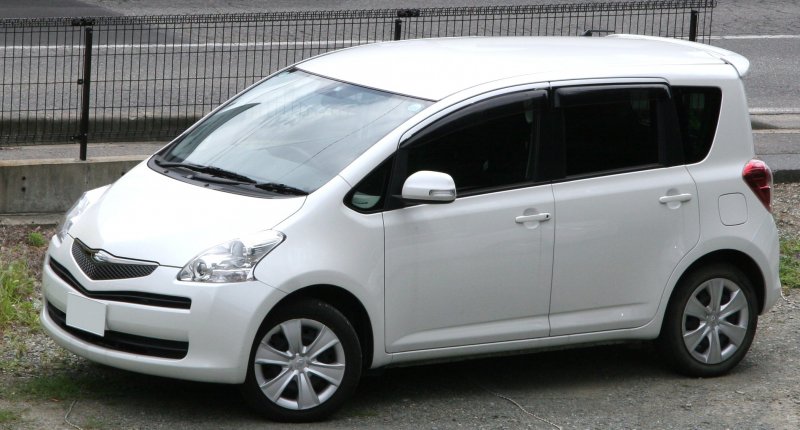 Toyota Ractis 2010 года