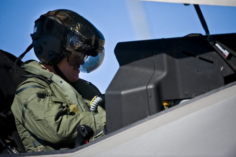 Шлем f35 Lightning 2
