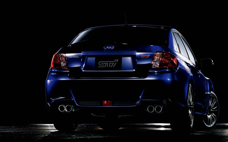 Subaru STI сзади 2010