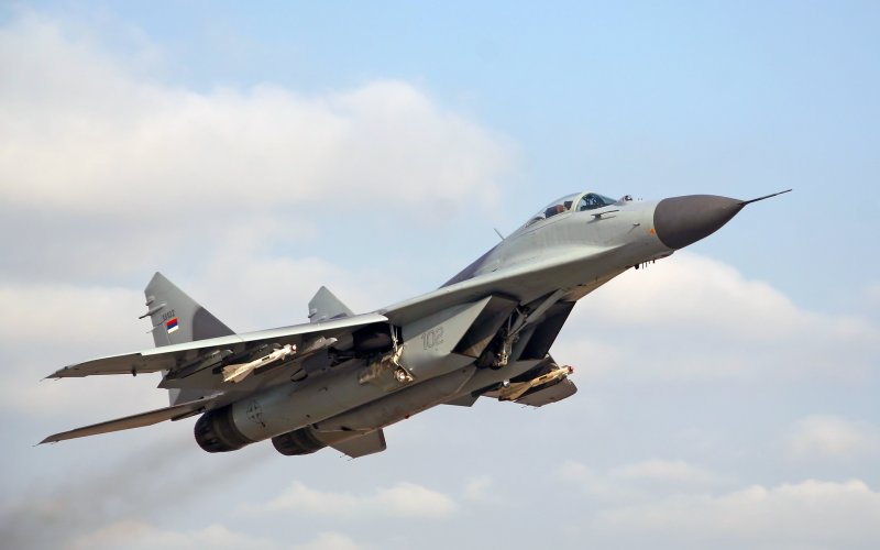 Миг-29 истребитель голубой