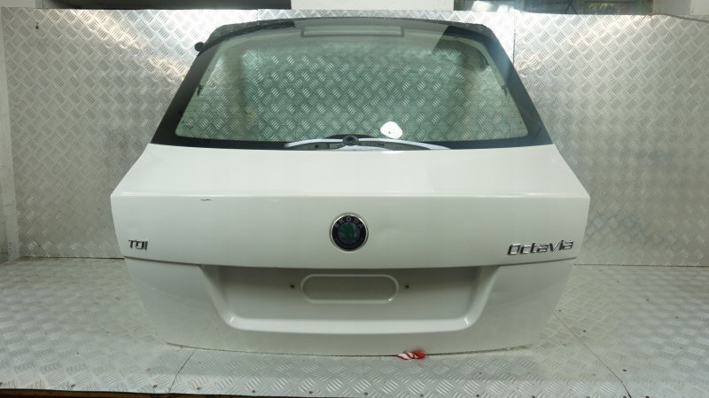 Skoda Octavia крышка багажника