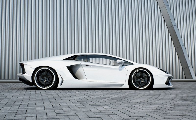 Lamborghini Aventador lp700-4 с боку