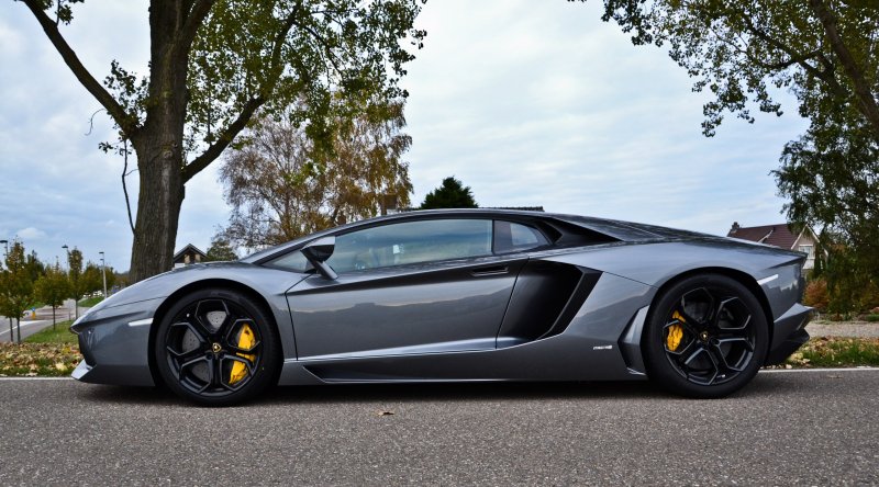 Lamborghini Aventador lp700-4 черные колеса