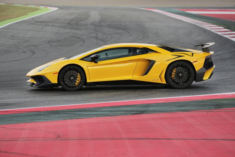 2016 Lamborghini Aventador lp750-4 SV