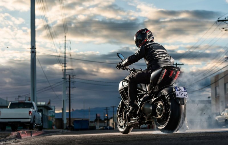 Ducati Diavel Dark 2014
