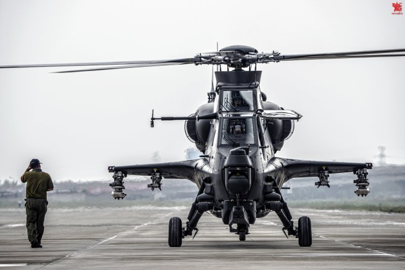 Иран атаковал американский вертолет Ah-64 Apache ракета на земле
