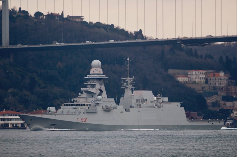 Российский сторожевой корабль унизил два фрегата НАТО В чёрном море