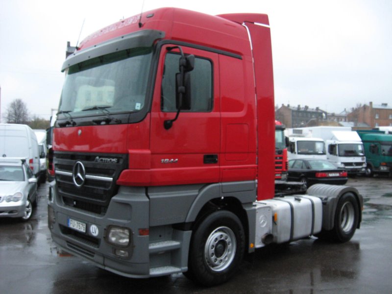 Mercedes-Benz 1844 LS