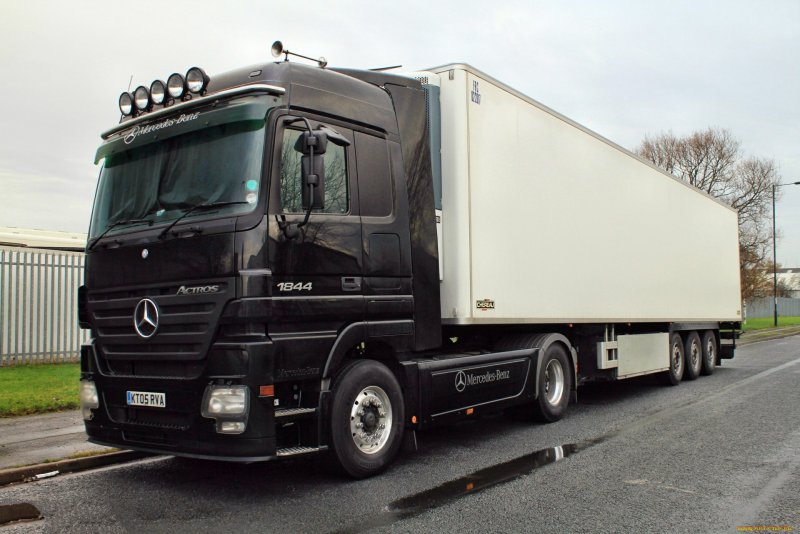 Грузовик Мерседес Actros 1844