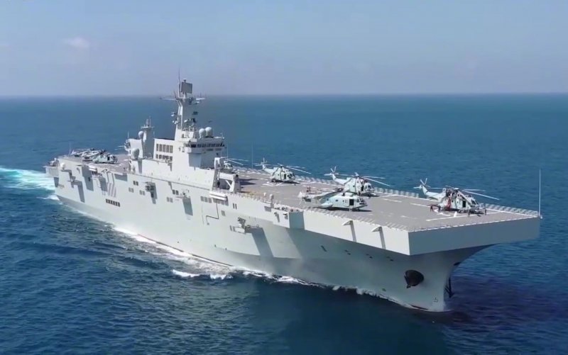 Десантный корабль Китая Type 075